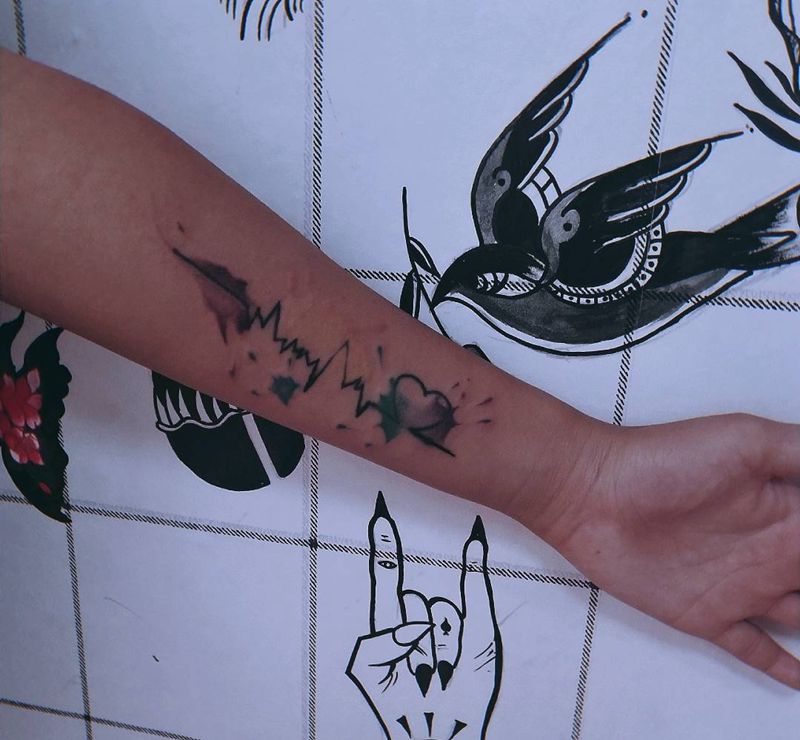 心电图添加纹身图片