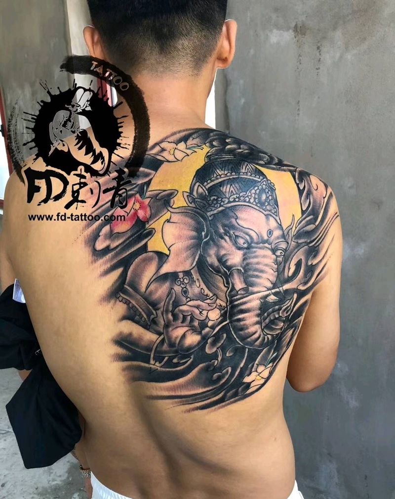 象神纹身图片_背部传统动物成品纹身图案