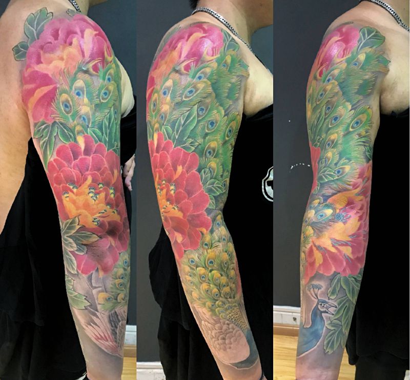孔雀花臂纹身图片_手臂新传统孔雀牡丹纹身图案