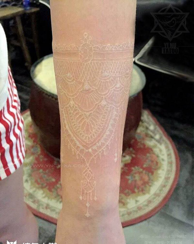 原创白色蕾丝纹身纹身图片_成品手部清新白色纹身图案