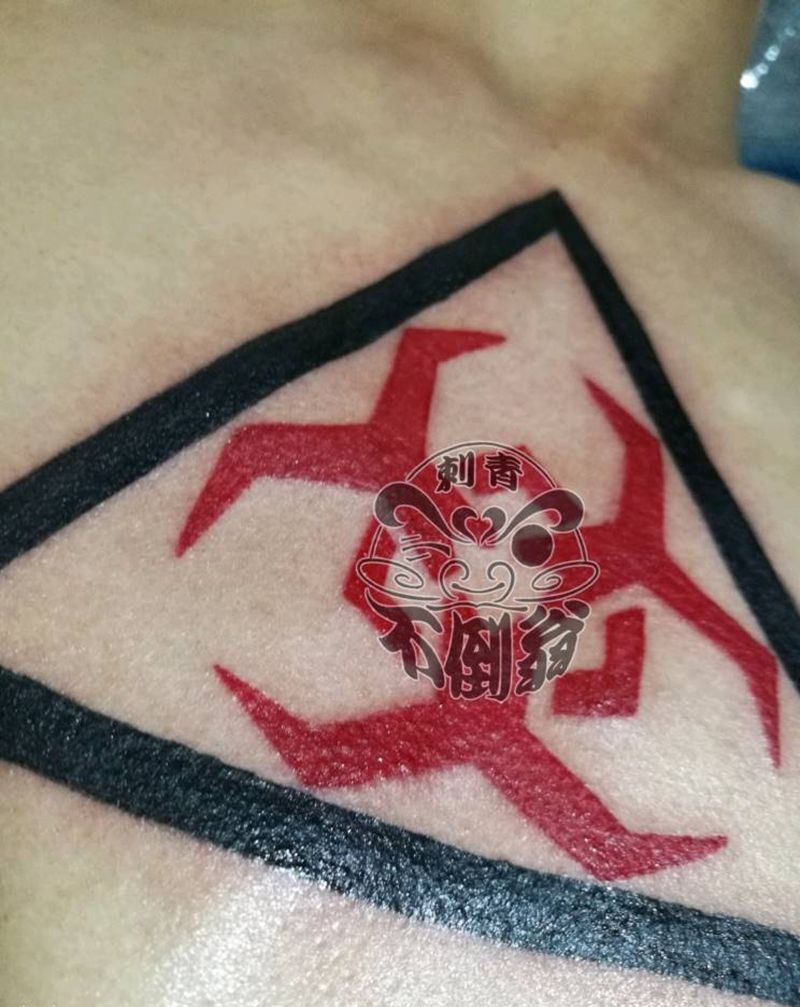 生化武器纹身图片_胸部纹身图案