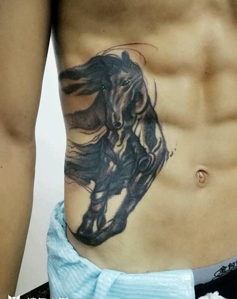 脱缰野马纹身图片