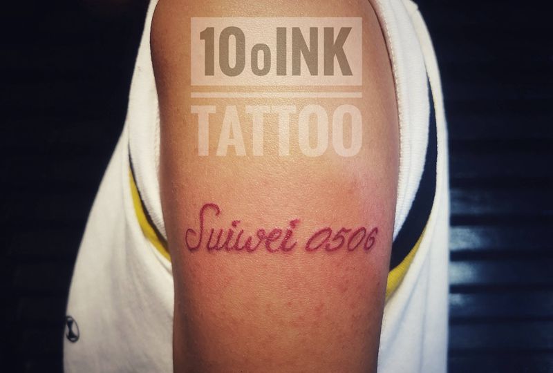 红色字母纹身图片