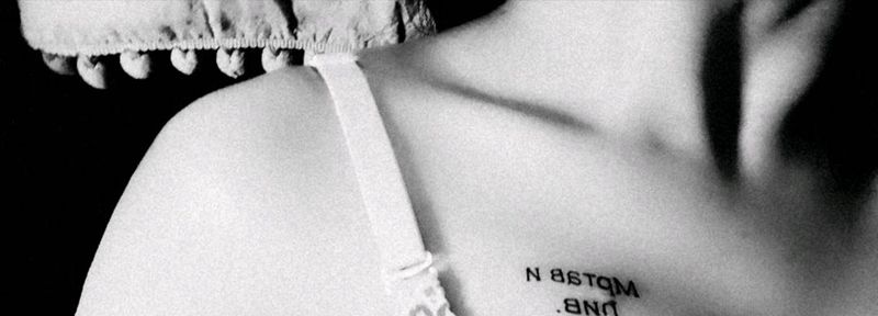 一堆小东西纹身图片_肩部手臂纹身图案