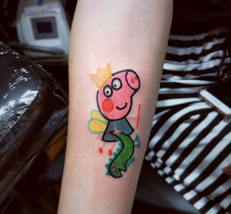小猪佩奇纹身图片_手臂动物成品纹身图案