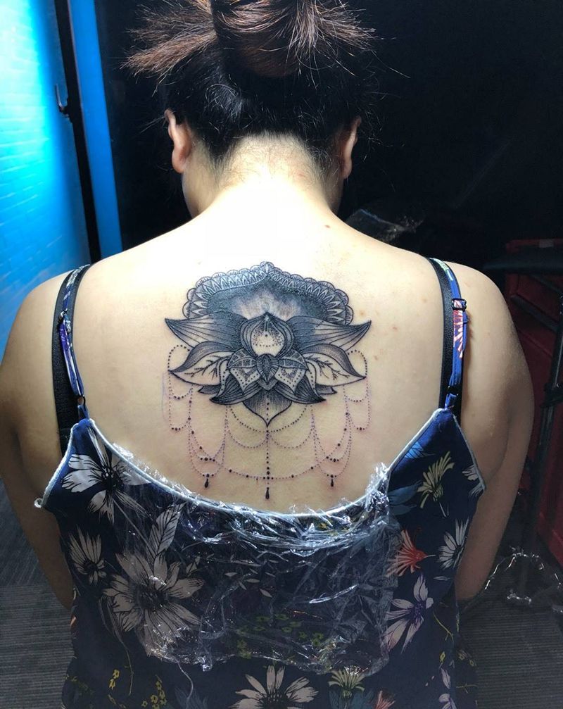 点刺遮盖纹身图片_背部成品几何植物纹身图案