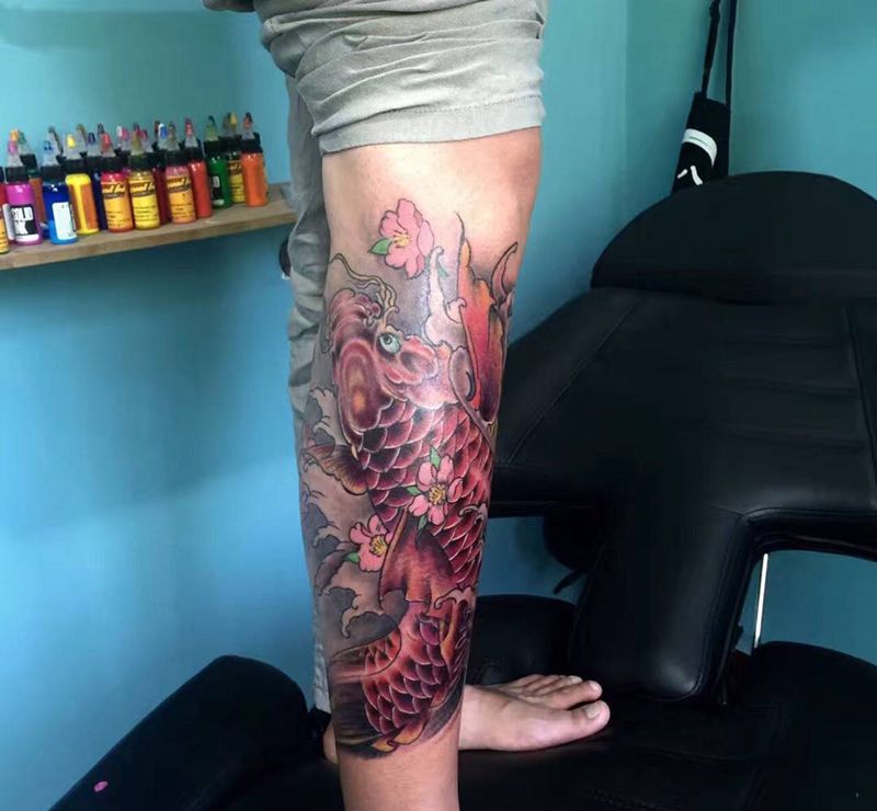 彩色锦鲤纹身图片