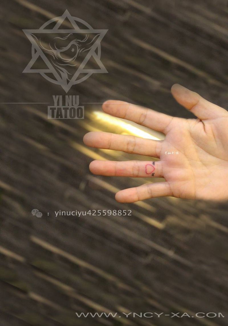 爱心纹身图片_成品手部清新艺奴刺域纹身图案