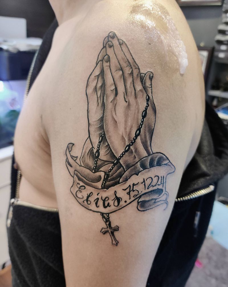 祈祷之手纹身图片_手臂纹身图案