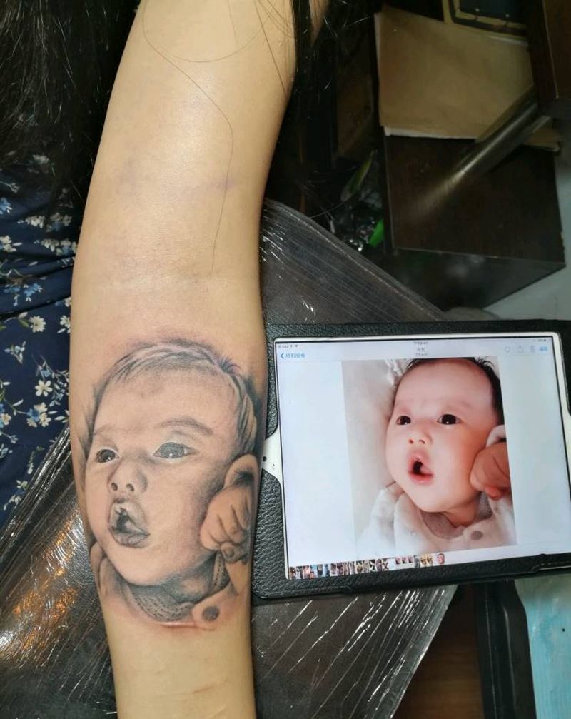 肖像2个月女儿纹身图片_手臂肖像大理六刺青成品纹身图案