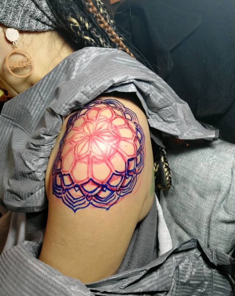 肩花未完纹身图片