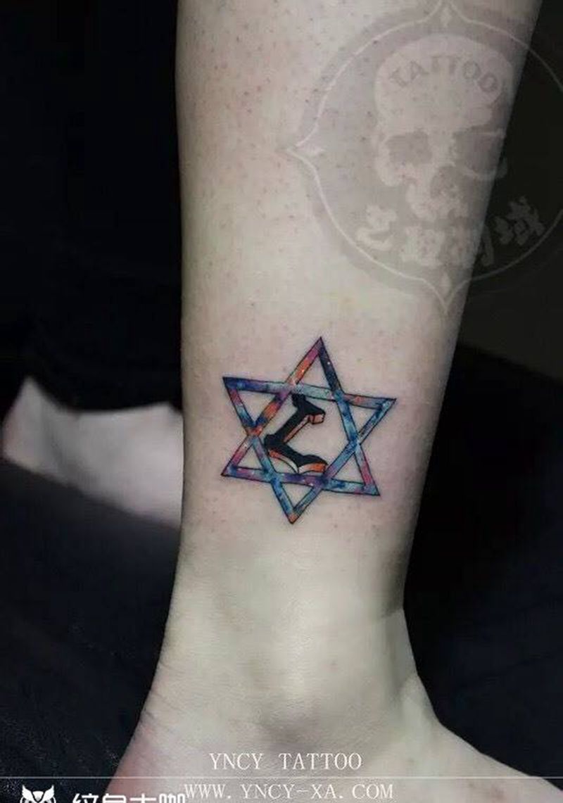 原创星空字母纹身图片_成品手部星空图案纹身图案