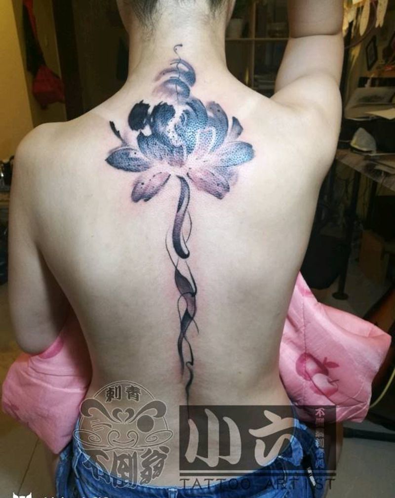 水墨莲花纹身图片_背部国画植物原创成品纹身图案