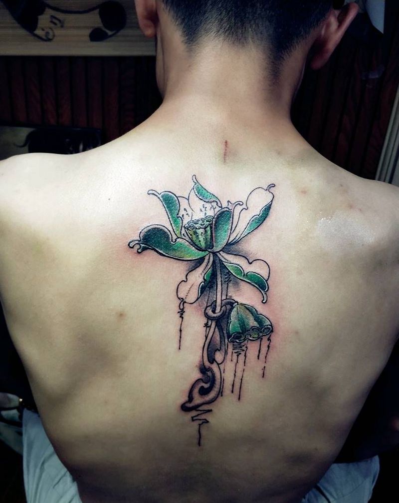 青莲纹身图片_背部传统植物成品纹身图案