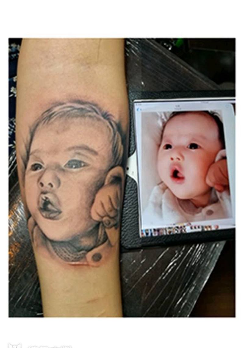 小娃娃纹身图片_肖像六刺青不倒翁成品纹身图案