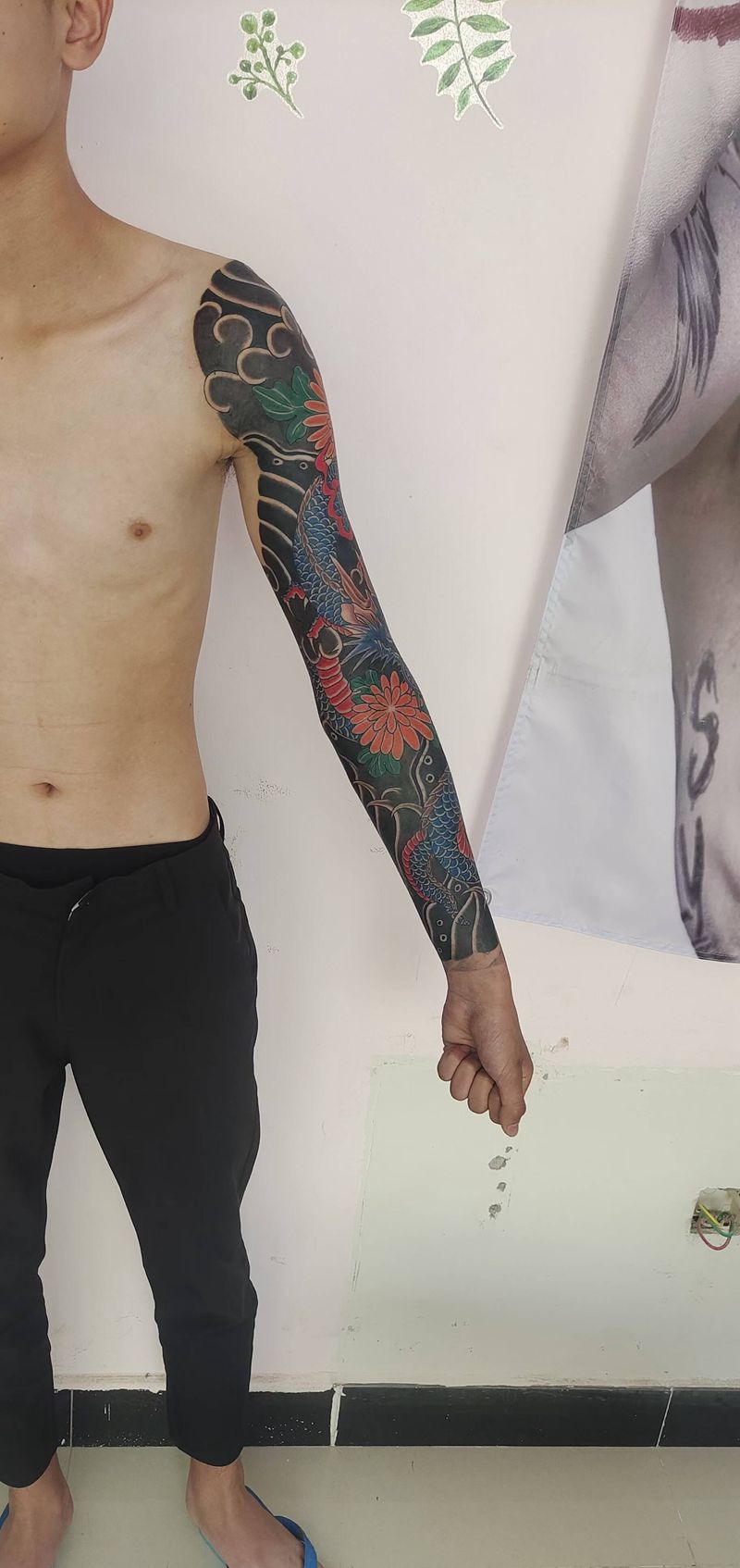 传统龙纹身图片_手部手臂老传统纹身图案