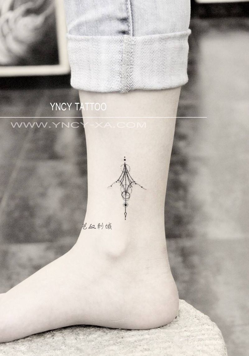 线面点刺纹身图片_成品脚部清新艺奴刺域纹身图案
