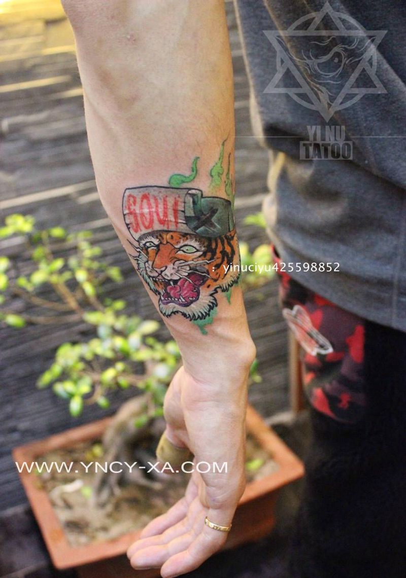 老虎纹身图片_成品手臂欧美动物原创艺奴刺域纹身图案