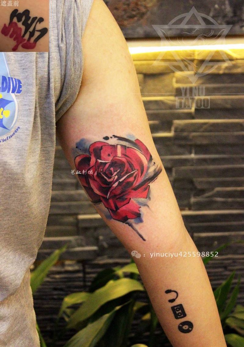 水彩玫瑰遮盖纹身图片_成品手部艺奴刺域花纹身图案