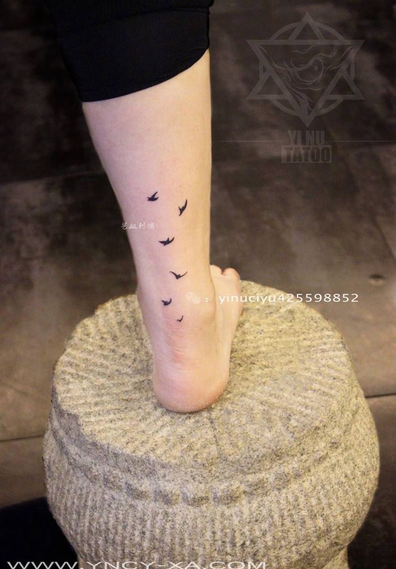 燕子纹身图片_脚部成品清新动物艺奴刺域原创纹身图案