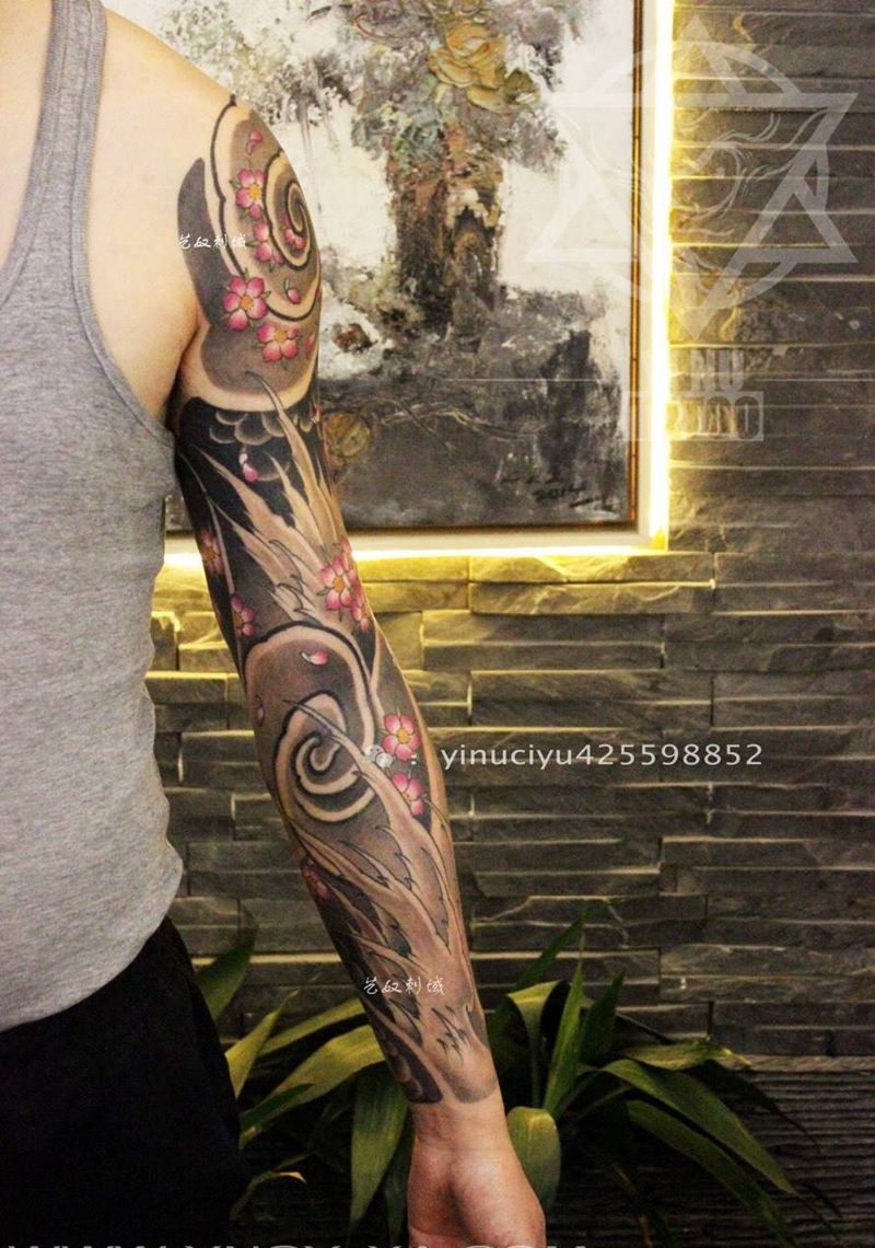 原创水浪樱花花臂纹身图片_成品手臂传统原创艺奴刺域纹身图案
