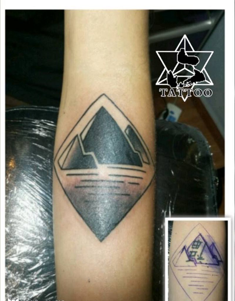 小山遮盖纹身图片_手臂欧美几何大理六刺青成品纹身图案