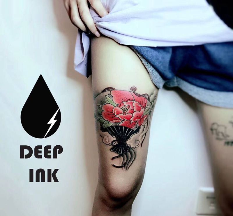 传统牡丹扇子纹身图片_成品腿部传统植物纹身图案