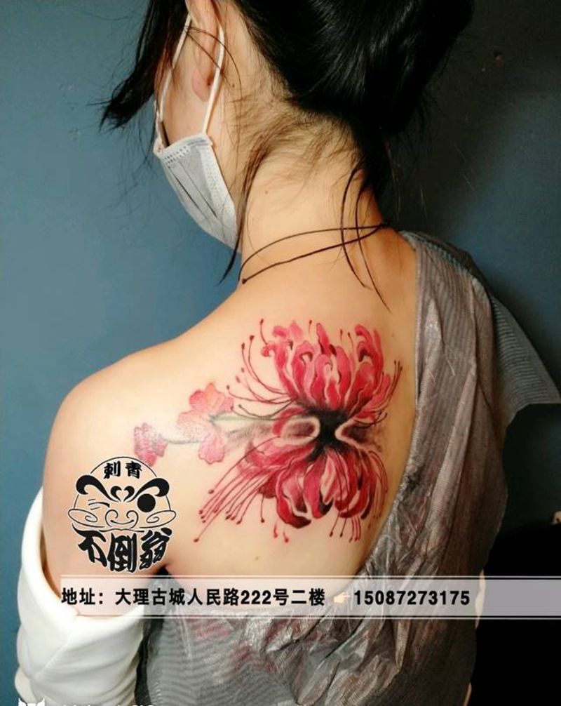 双生彼岸花纹身图片_肩部纹身图案