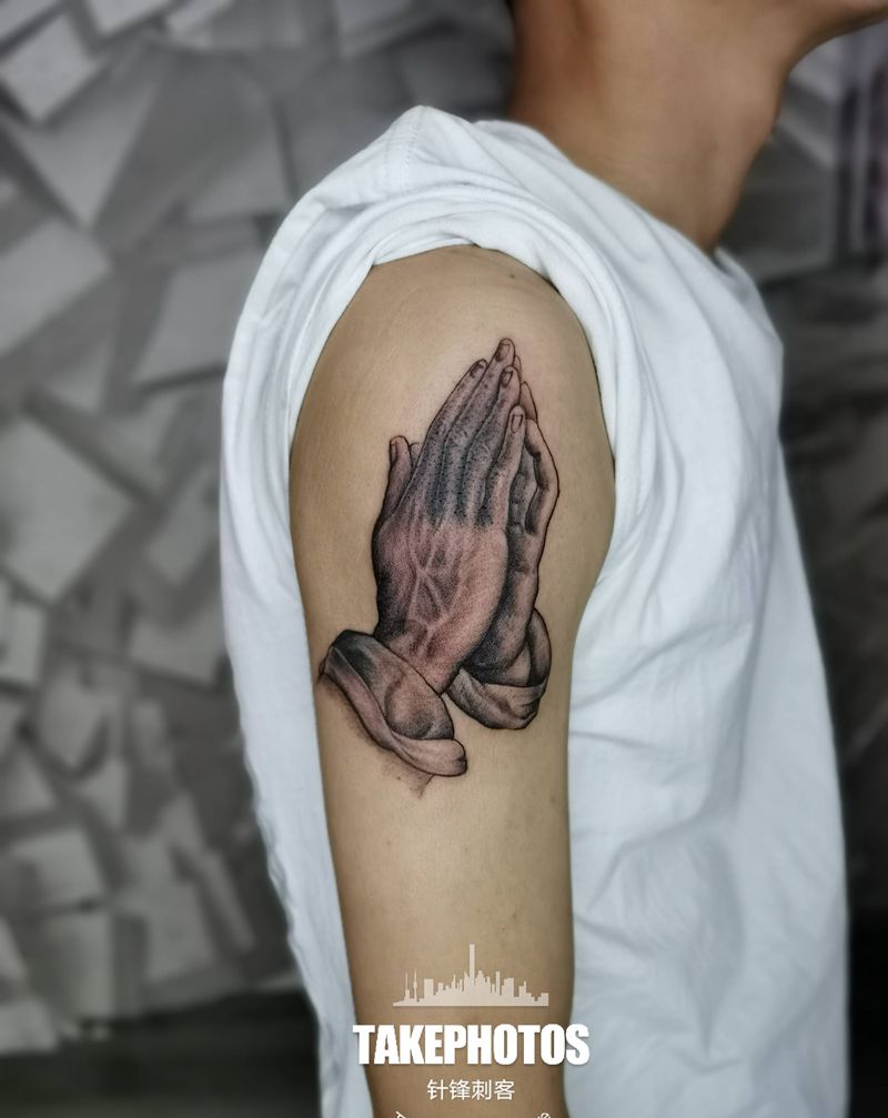 祈祷者之手纹身图片_手臂欧美写实新传统纹身图案