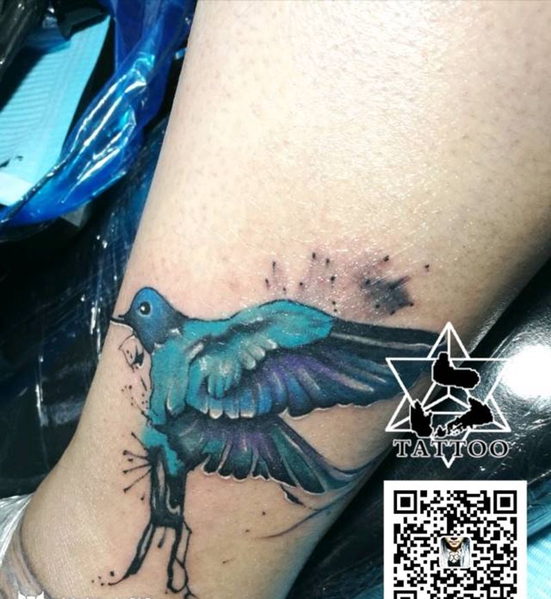 蜂鸟纹身图片_腿部欧美动物大理六刺青成品纹身图案