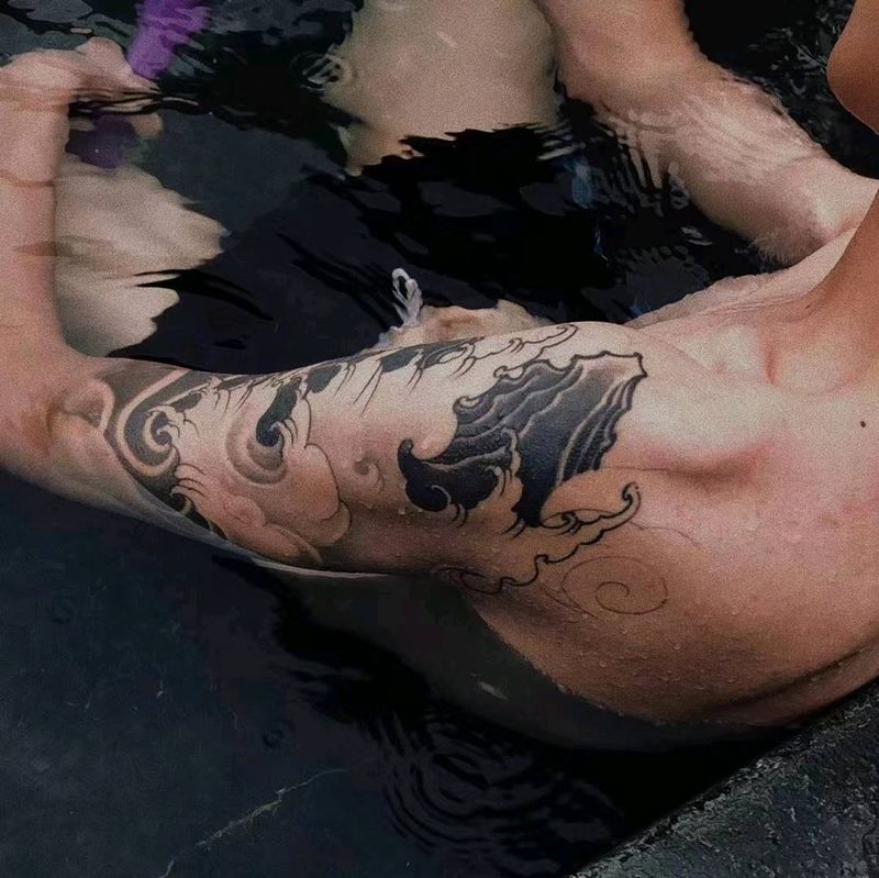 浪花纹身图片_手臂纹身图案