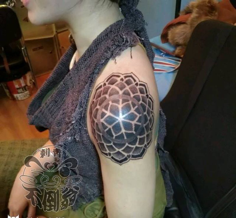 手绘曼陀罗纹身图片