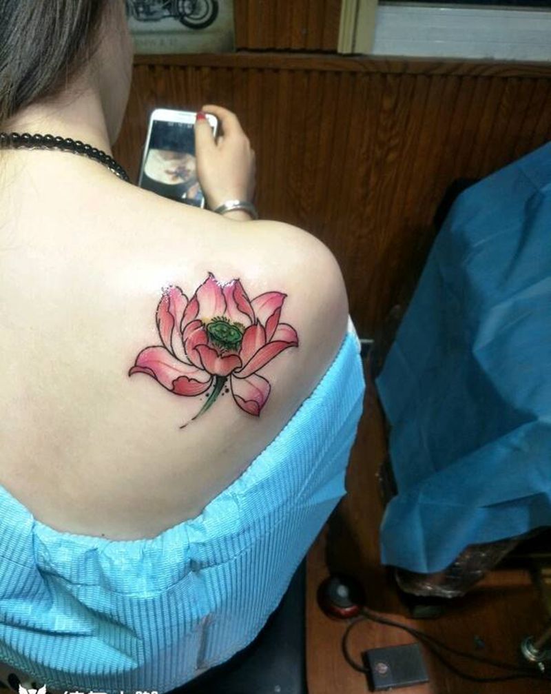 莲纹身图片_背部传统植物成品纹身图案