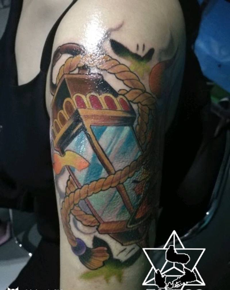 飞蛾扑火纹身图片_肩部欧美大理六刺青成品纹身图案