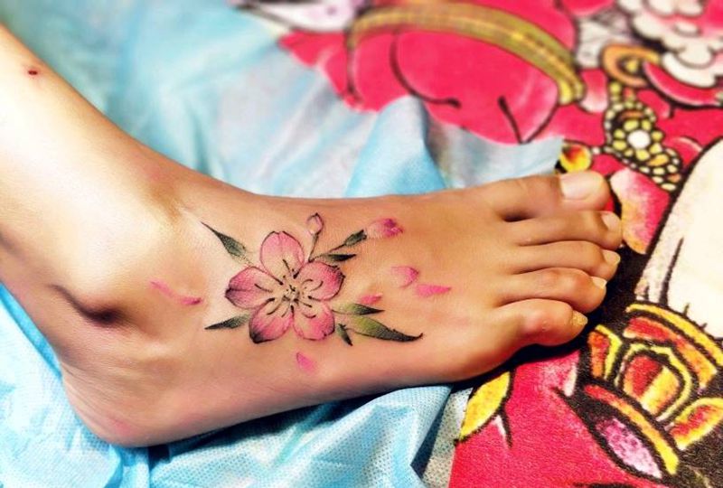 樱花纹身图片_传统清新植物成品纹身图案