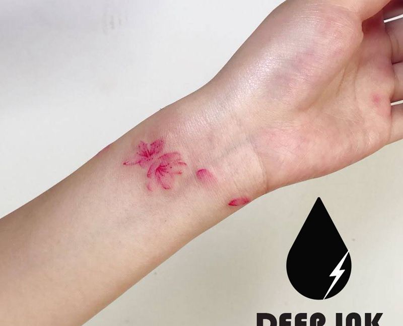 樱花纹身图片_手臂手部水彩水墨植物纹身图案