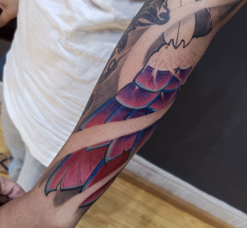 凤凰花臂（局部）纹身图片_手臂新传统凤凰牡丹纹身图案