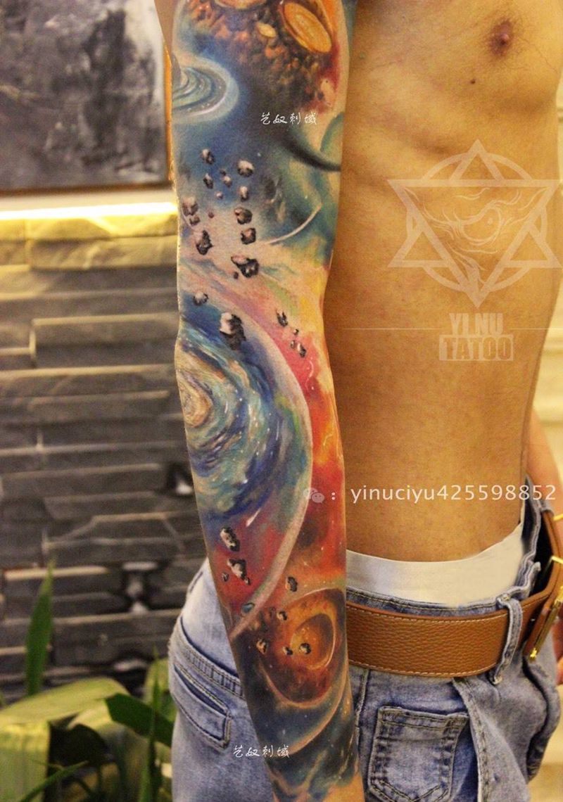 原创星空花臂纹身图片_成品手臂写实原创艺奴刺域纹身图案