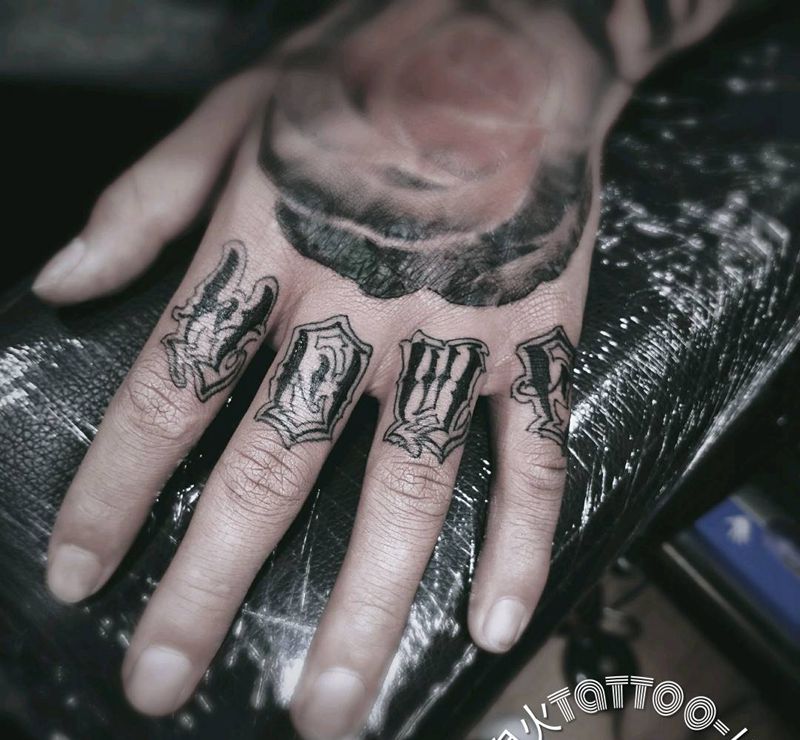 家   手指奇卡诺纹身图片