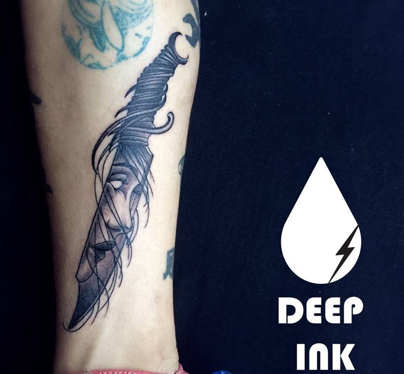 欧美风格女人短刀纹身图片_成品腿部脚部欧美人物静物纹身图案