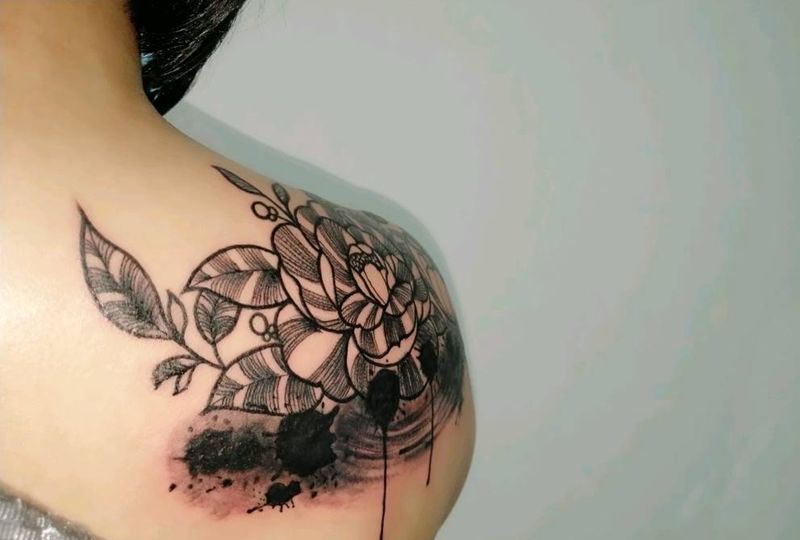 素花遮盖纹身图片_肩部背部素花纹身图案