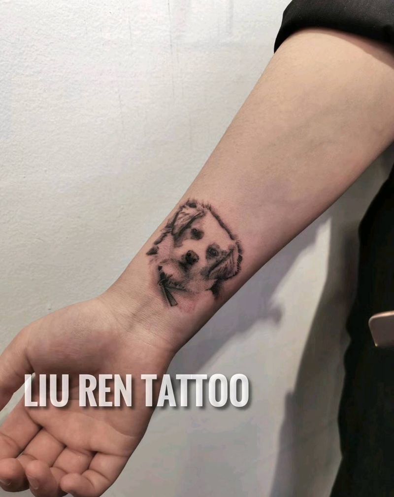 狗狗纹身图片_手臂点刺纹身图案