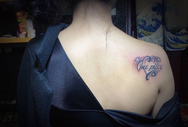 一个黑灰小图纹身图片