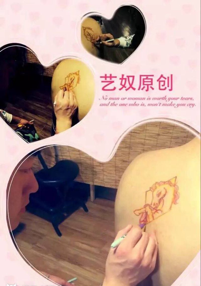 原创独角兽纹身图片_成品背部清新动物纹身图案