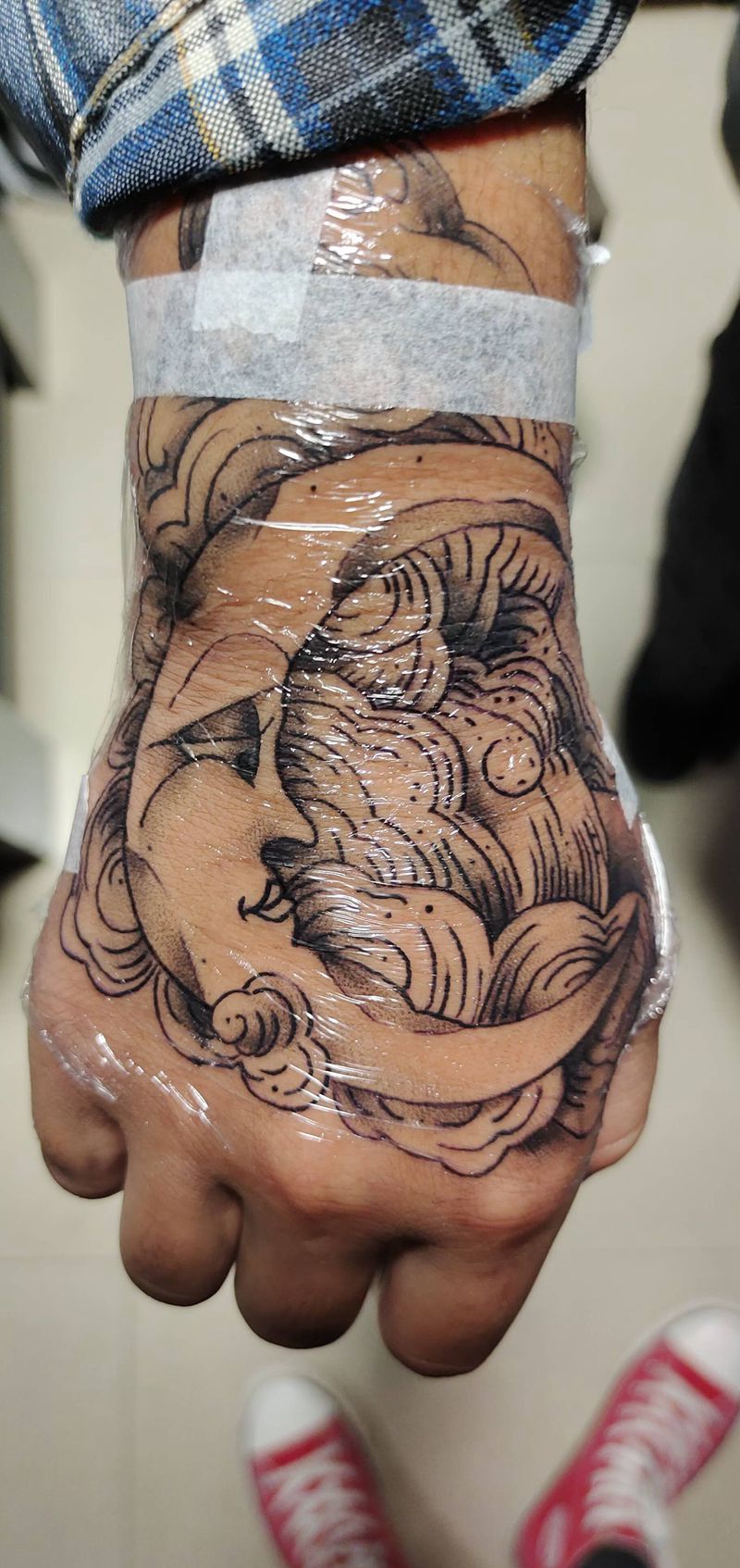 月亮纹身图片_点刺纹身图案