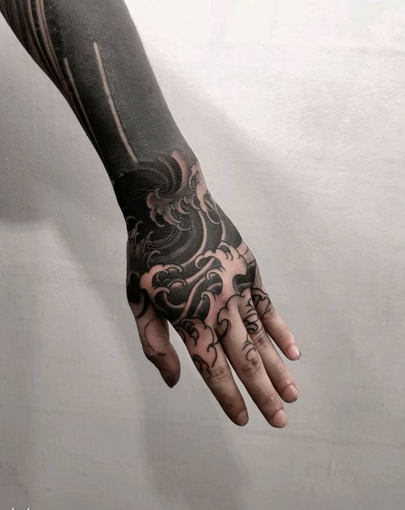 浪背纹身图片_手部老传统纹身图案