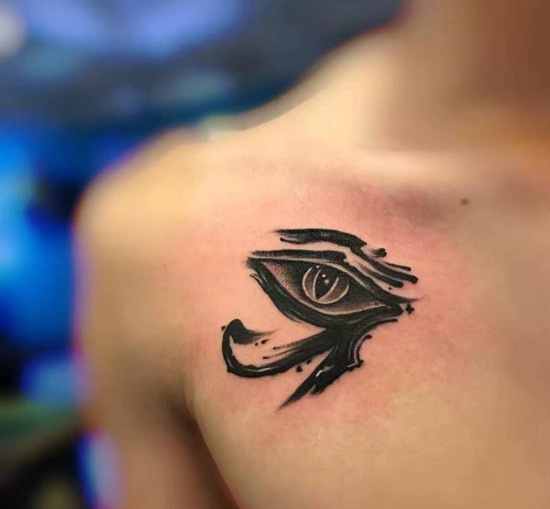 The Eye of Horu纹身图片_胸部点刺名族元素纹身图案