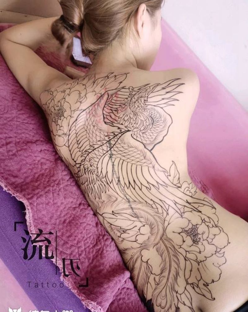 凤凰满背割线纹身图片_背部新传统纹身图案