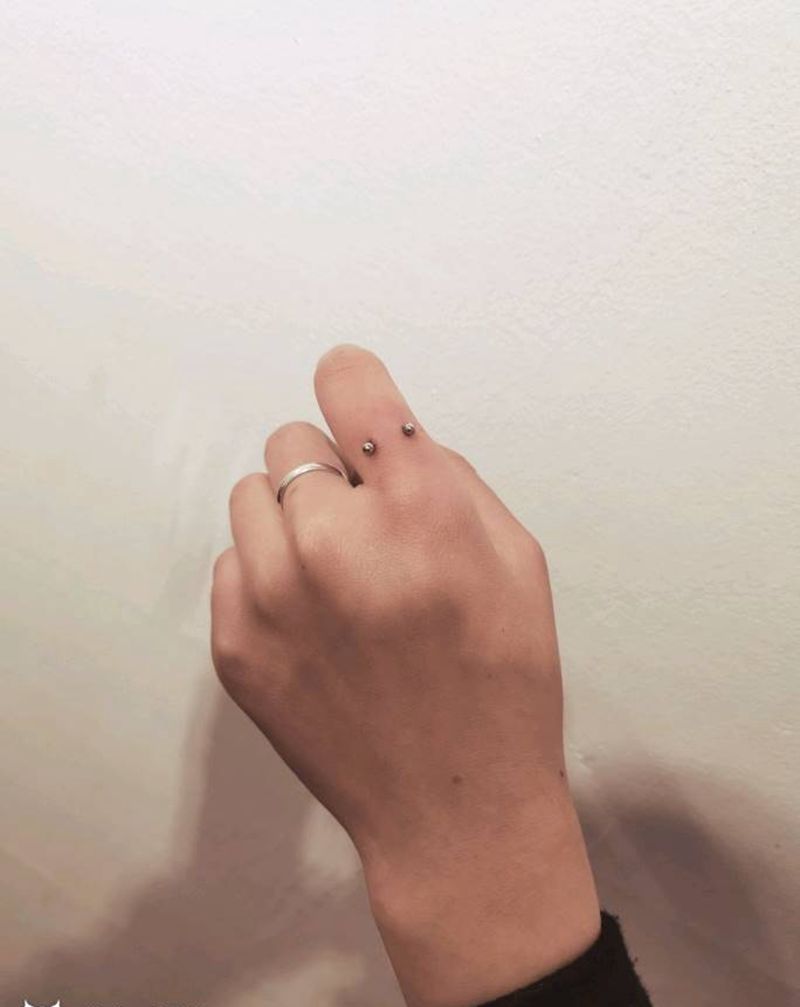 人体穿刺纹身图片