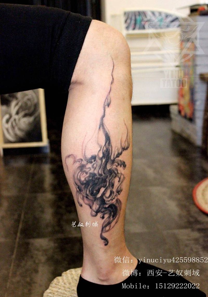 中国风，笔墨纹身图片_成品腿部国画原创艺奴刺域纹身图案